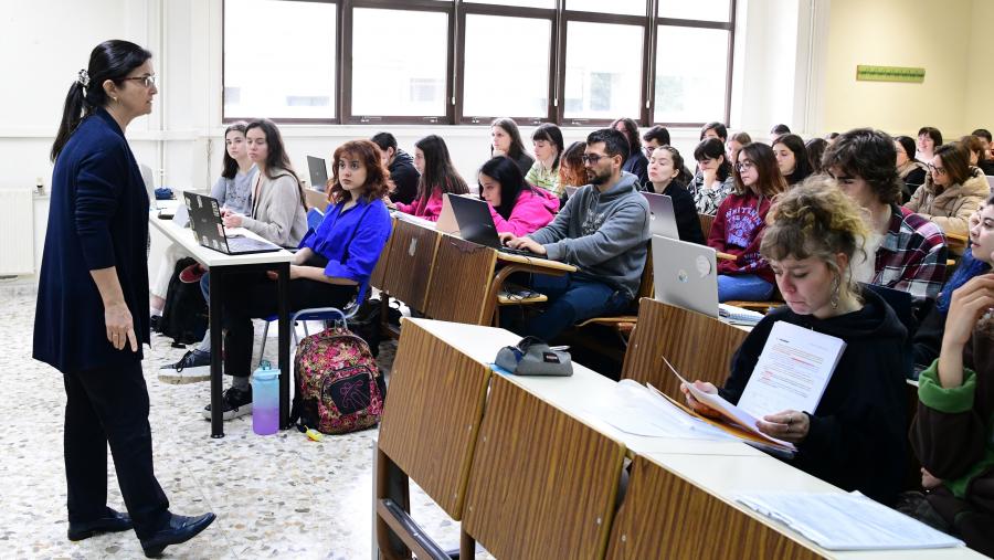 A convocatoria contempla dúas modalidades de participación dirixidas a membros e equipos do Persoal Docente e Investigador (PDI) da USC: unha primeira oriéntase a accións innovadoras con inclusión da perspectiva de xénero na docencia na universidade, mentres que a segunda valora os traballos de investigación con perspectiva de xénero en calquera ámbito do coñecemento. FOTO: Santi Alvite