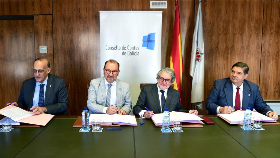 Os reitores das tres universidades públicas galegas asinaron os seus respectivos convenios co Consello de Contas. De esquerda a dereita, Manuel Reigosa, Antonio López, José Antonio Redondo e Julio Abalde. FOTO: Santi Alvite