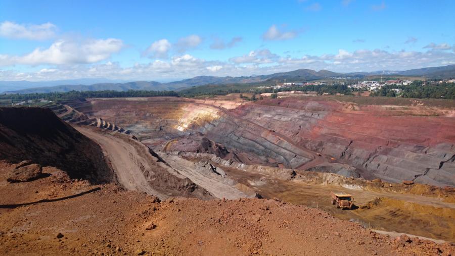 Imaxe dunha explotación mineira a ceo aberto. Foto: Fabio Perlatti