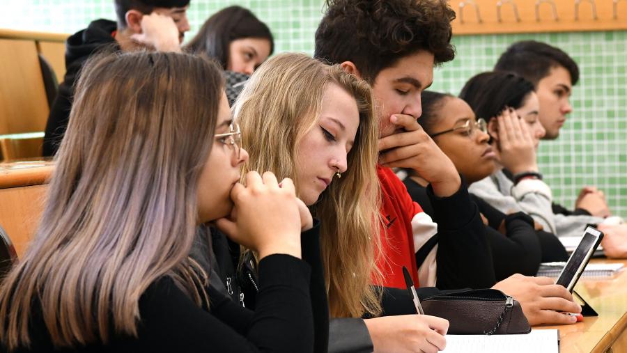 Os resultados deste estudo confirman a importancia das crenzas sobre a aprendizaxe dun idioma estranxeiro. Imaxe de arquivo dunha clase de Filoloxía. FOTO: Santi Alvite