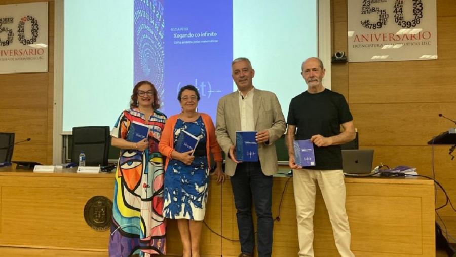 De esquerda a dereita, Elena Vázquez Cendón, Rosario Álvarez, Valentín García e Felipe Gago. FOTO: CCG