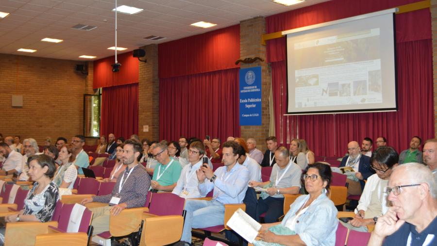 Participantes no VII Simposio Internacional da Castaña, na EPS de Enxeñaría