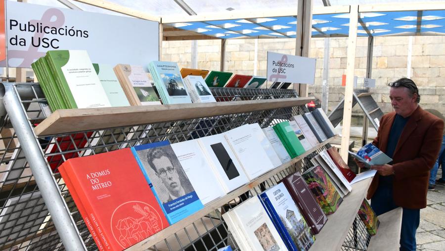 A USC participa na SELIC 2023 cunha vintena de novidades editoriais. FOTO: Santi Alvite