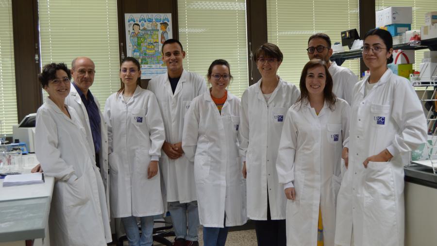 Investigadores do grupo Farmatox da USC, nun laboratorio da Facultade de Veterinaria