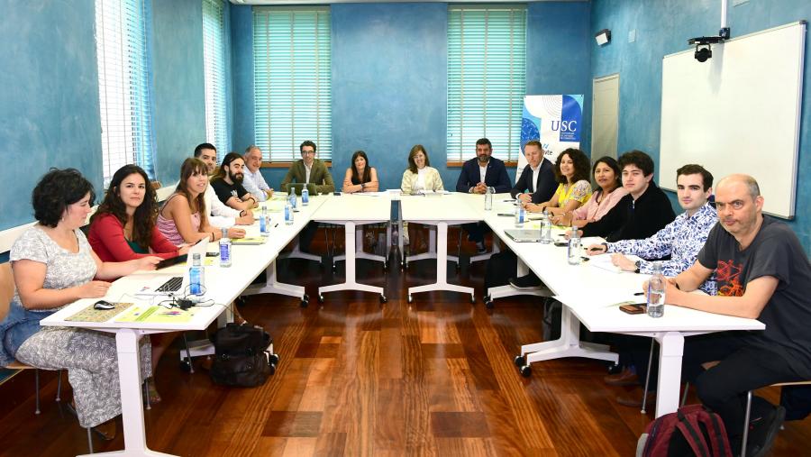 Foto de familia das persoas participantes. FOTO: Santi Alvite