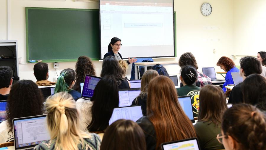 A xornada ten por lema ‘Contextos universitarios transformadores: tecendo redes de futuro’. Imaxe de arquivo dunha clase da USC. FOTO: Santi Alvite