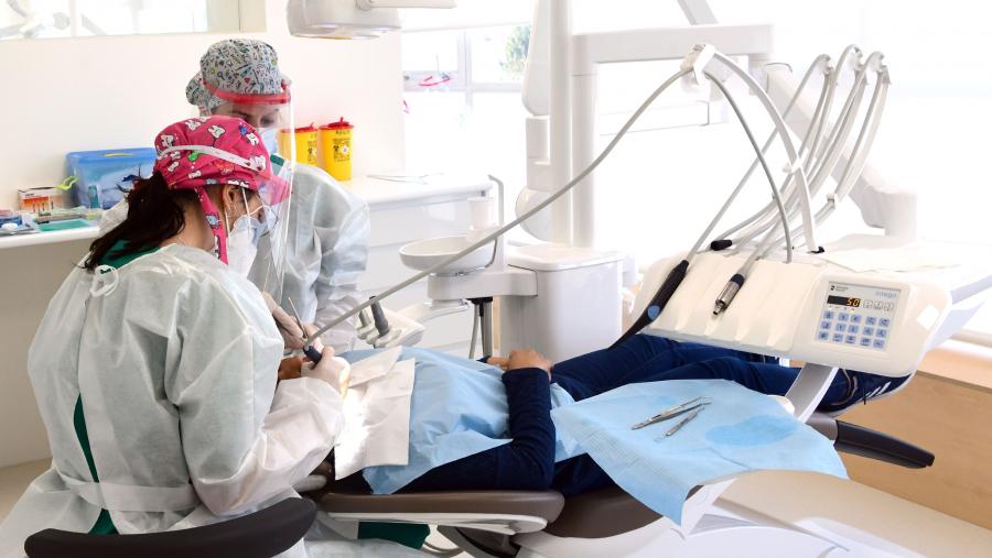 Odontoloxía é o único centro público de Galicia onde se fan tratamentos bucodentais integrais. FOTO: Santi Alvite