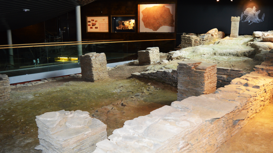 Xacemento musealizado da Domus do Mitreo