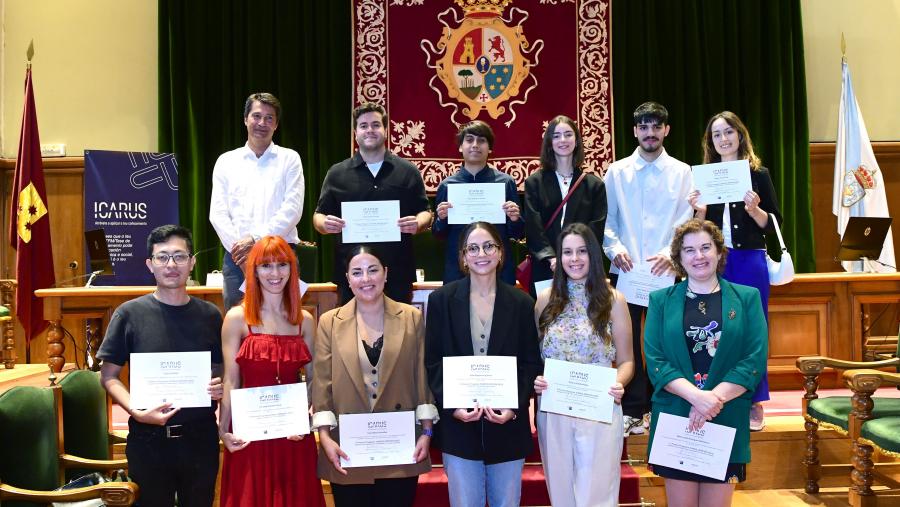 Foto de familia do estudantado premiado. FOTO: Santi Alvite 