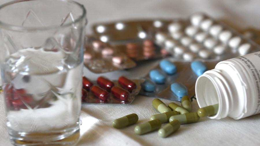 As bacterias vólvense resistentes debido á súa capacidade de mutar e adaptarse en resposta a condicións adversas, entre outras causas, ao uso indiscriminado de antibióticos, permitindo que algunhas poidan escapar ao seu efecto. FOTO: Santi Alvite