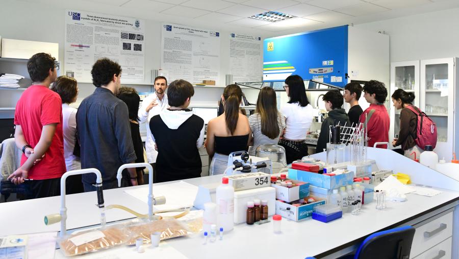 O Instituto de Materiais fomenta a través deste programa o coñecemento no ámbito STEM entre a mocidade. FOTO: Santi Alvite