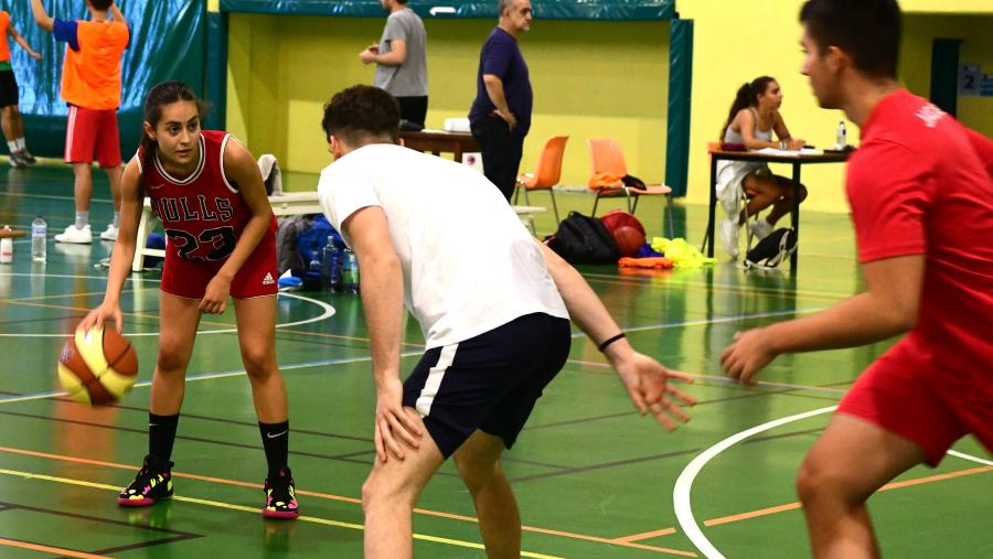 A través do curso o alumnado entrará en contacto coas bases do traballo da arbitraxe e coas regras de xogo. FOTO: Santi Alvite