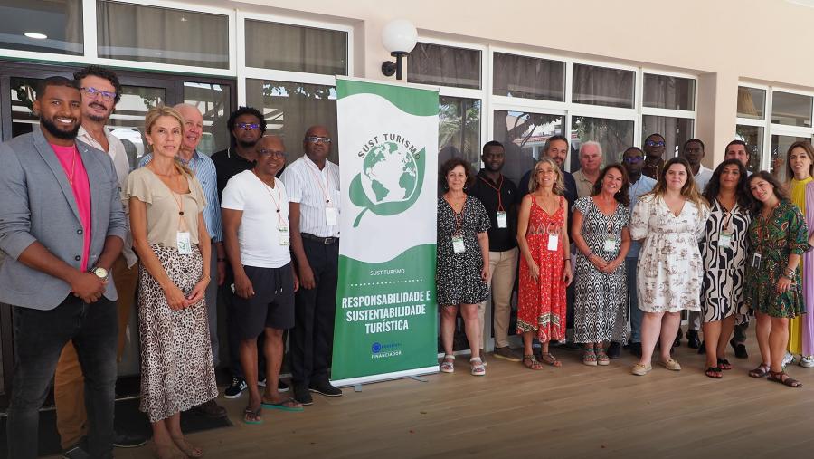 Participantes na sesión inaugural do programa erasmus SUST-Turismo, en Cabo Verde