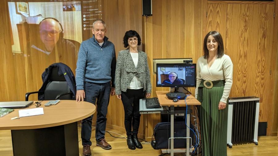 Alicia Fuertes, á dereita, xunto cos membros do tribunal da súa tese na EPS de Enxeñaría