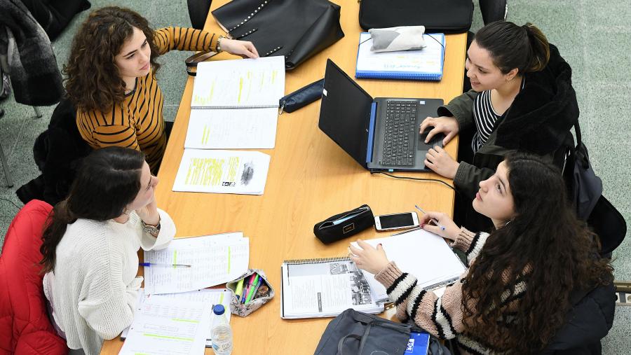 Imaxe de arquivo de alumnado en Filoloxía. FOTO: Santi Alvite