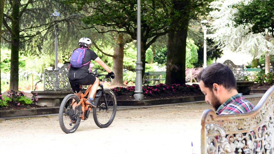 O estudo de ConBici aposta por priorizar o uso de medios de transporte sostibles. FOTO: Santi Alvite