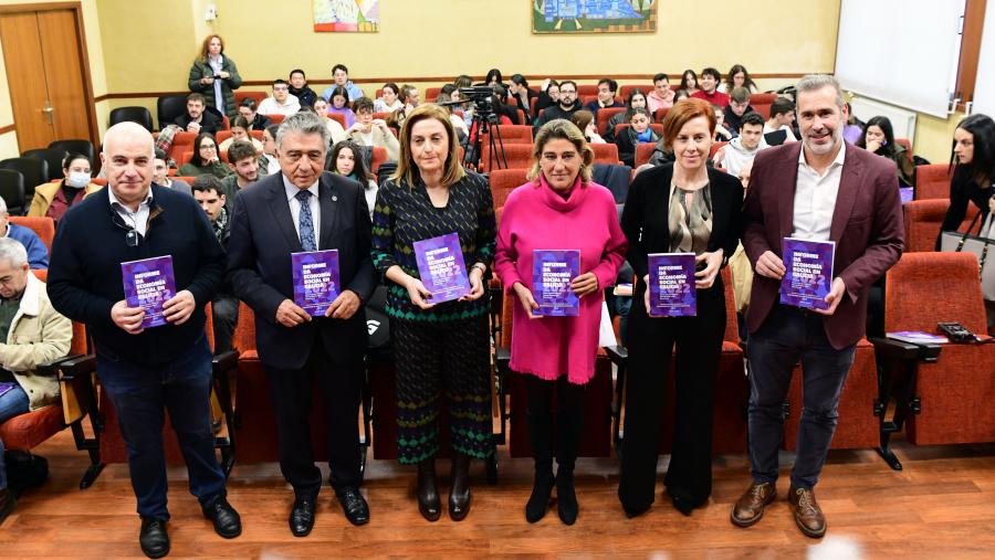 Xoán Ramón Doldán, esquerda, José Luis Monzón, Elena Rivo, Maite Cancelo, Pilar Murias e Celso Gándara. FOTO: Santi Alvite