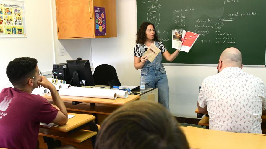 Os cursos semestrais son de 40 horas presenciais + 10 horas de traballo autónomo do alumnado. FOTO: Santi Alvite