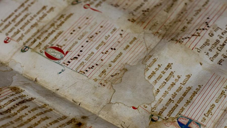 Detalle da mostra 'Pergamiño Vindel. Un tesouro en sete cantigas'. FOTO: Xunta