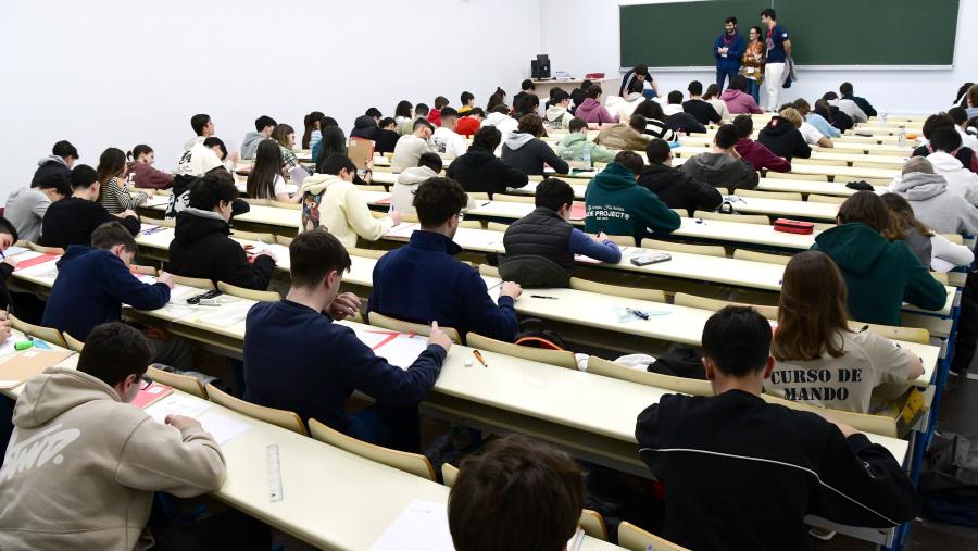 Nestas probas, o estudantado participante enfróntanse a seis problemas. FOTO: Santi Alvite