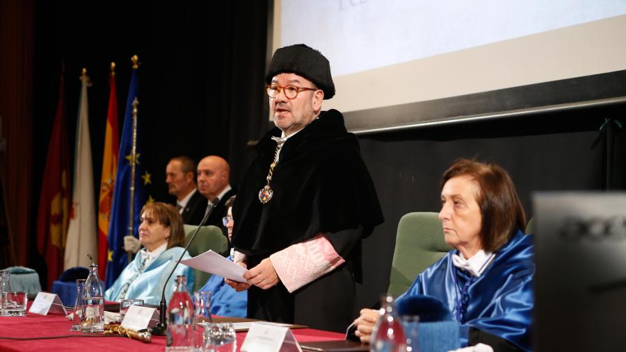 O reitor Antonio López, na súa intervención no acto de San Tomé de Aquino, en Veterinaria