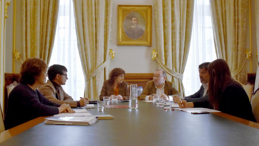 Reitor e alcaldesa presidiron a xuntanza da comisión. FOTO: Concello de Santiago