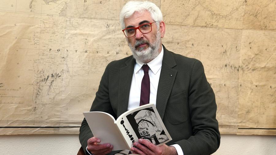 O catedrático Elias J. Feijó Torres dirixe o grupo de investigación GALABRA. FOTO: Santi Alvite