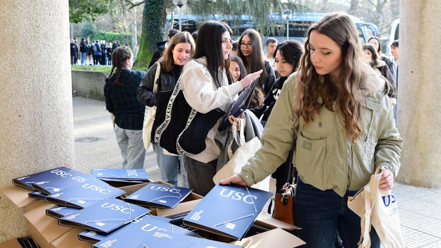 As candidaturas seleccionadas participarán nun proceso formativo, Imaxe de arquivo dos Encontros na USC, dirixidos a alumnado preuniversitario. FOTO: Santi Alvite