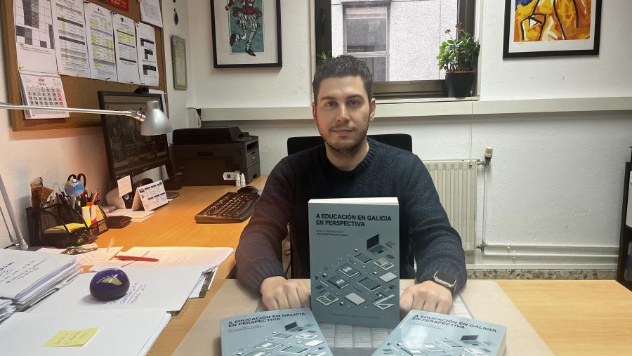 O profesor da USC Alexandre Sotelino é o coordinador do volume