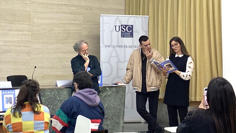 Keith Payne, Lois Pérez e Antía Otero no recital bilingüe