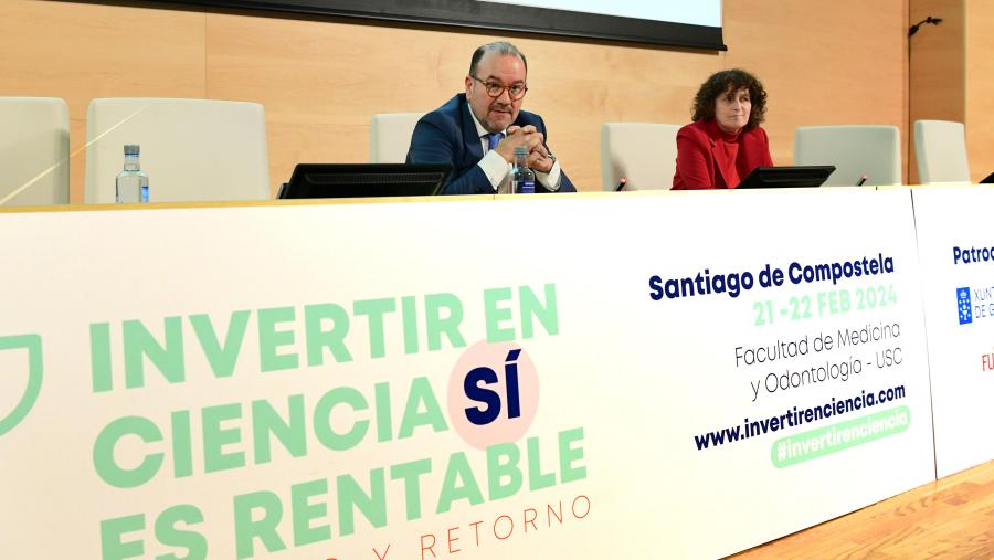 O reitor Antonio López e a alcaldesa de Santiago, Goretti Sanmartín, presidiron a clausura das xornadas. FOTO: Santi Alvite