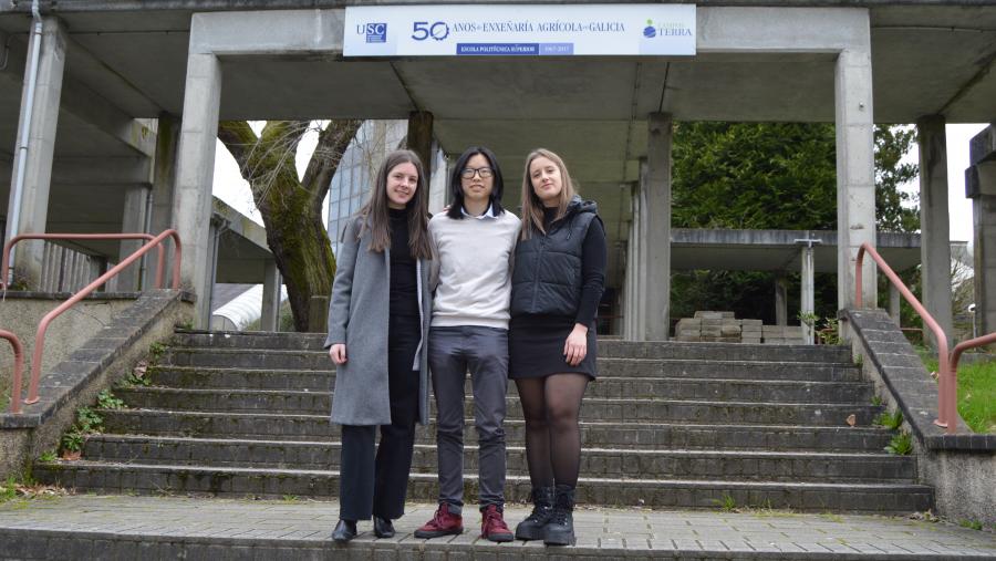 Inés Seoane, Alicia Lourenzo e Rocío López, na EPS de Enxeñaría da USC