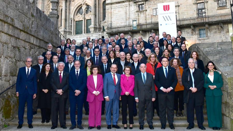 Asistentes ás xornadas da CRUE e autoridades. FOTO: Santi Alvite