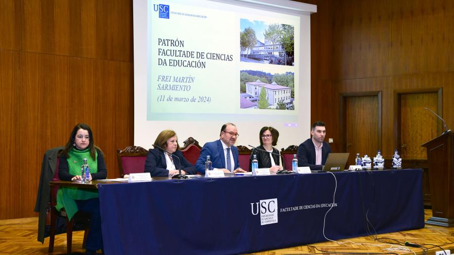 O reitor Antonio López, no centro, presidiu a conmemoración do patrón da Ciencias da Educación. FOTO: Santi Alvite