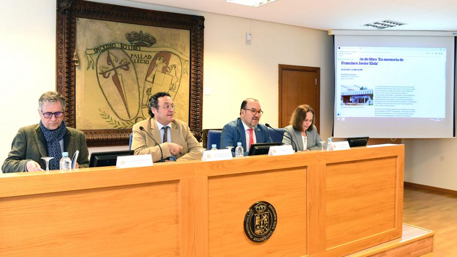 Lourenzo Fernández Prieto, esquerda; Álvaro García Ortiz, o reitor Antonio López Díaz e a decana de Dereito Ana María Gude Fernández. FOTO: Santi Alvite