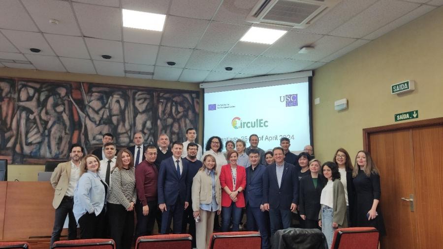 Foto de grupo das persoas participantes