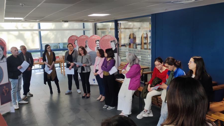 Na inauguración da mostra na Biblioteca Concepción Arenal léronse fragmentos de oito libros