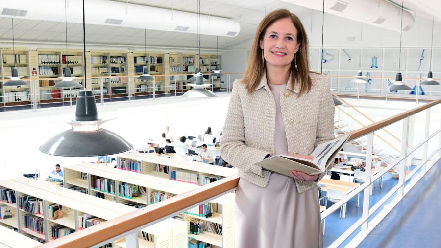 Julia González Álvarez renovou o cargo de directora da ETSE. FOTO: Santi Alvite