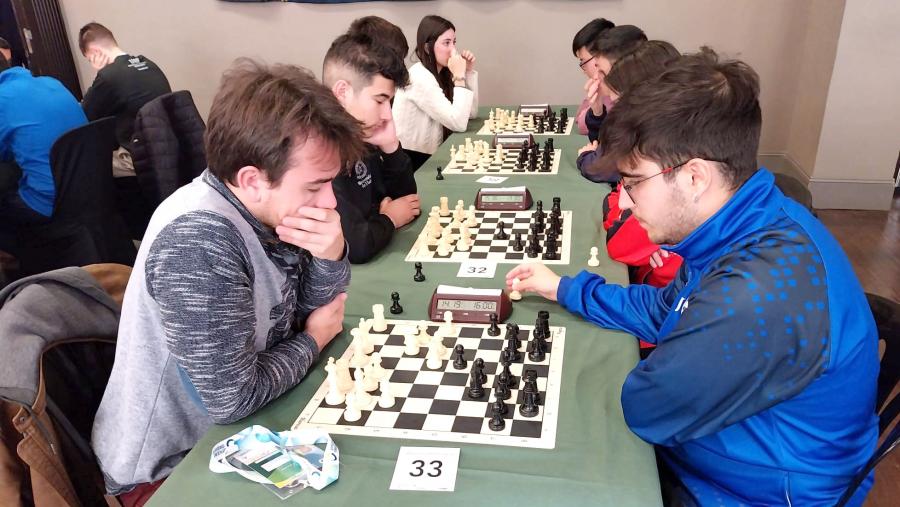 Un momento do campionato de xadrez