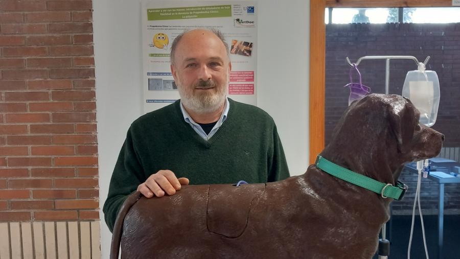 Gonzalo Fernández Rodríguez pertence ao grupo de investigación INVESAGA onde a súa tarefa céntrase nas enfermidades infecciosas dos animais