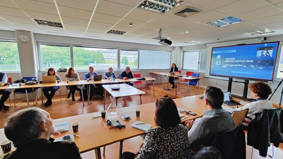 Elvira López Mosquera deu a benvida aos asitentes á xuntanza 