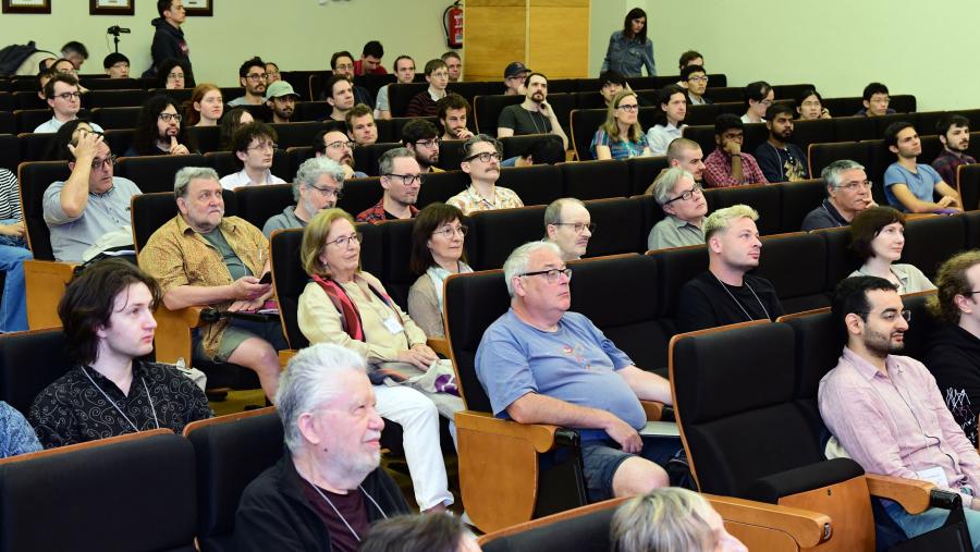As persoas participantes chegan de todas as partes do mundo, na que é a cita máis multitudinaria dende que comzou a celebrarse esta conferencia. Foto: Santi Alvite