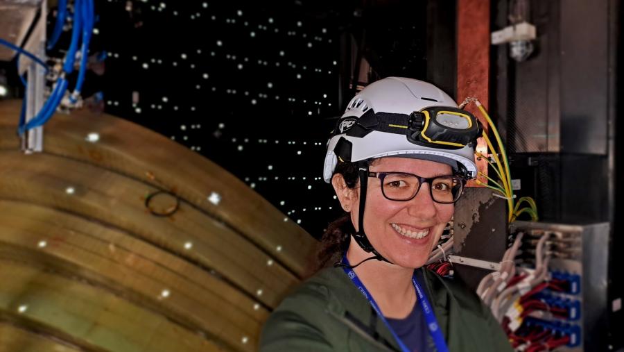 María Vieites (Ribadeo, 1991) estudou Física na Universidade de Santiago de Compostela, onde se doutorou en 2019