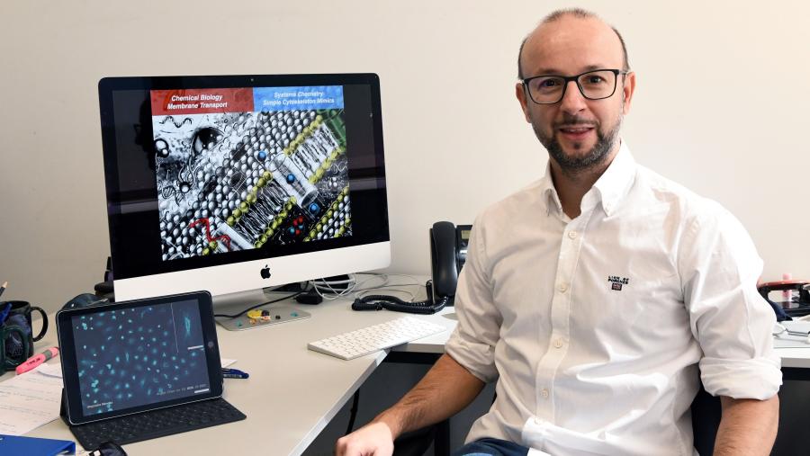 Javier Montenegro lidera a investigación dende a USC. FOTO: Santi Alvite