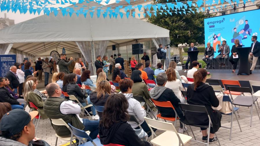 O evento reúne preto de 200 demandantes de emprego