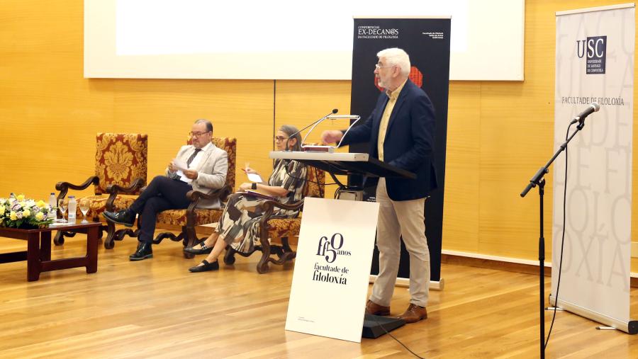 O reitor Antonio López, esquerda, a vicedecana Elsa González e o decano Elias Feijo. FOTO: Santi Alvite
