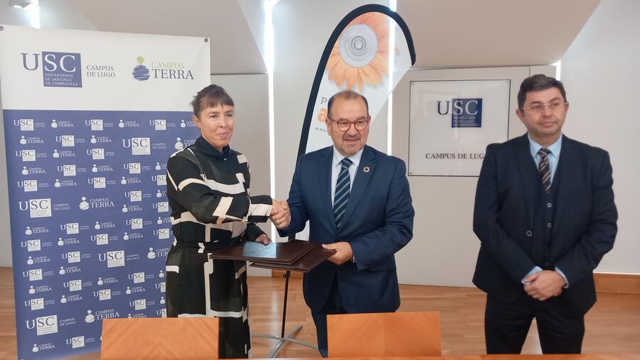 Carlota López, Antonio López e Francisco Fraga no acto de sinatura