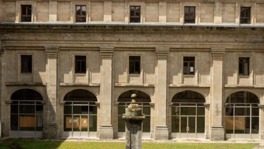 As salas e o depósito da biblioteca da facultade de Xeografía e Historia pecharán do 9 de outubro ao 15 de novembro debido ao traslado de fondos. 