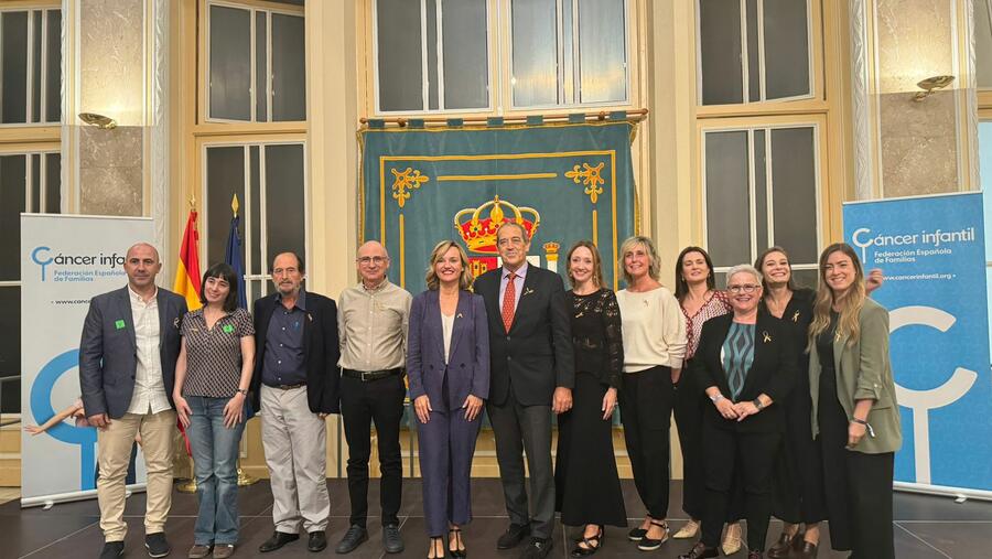 Na presentación, foto de grupo coa ministra