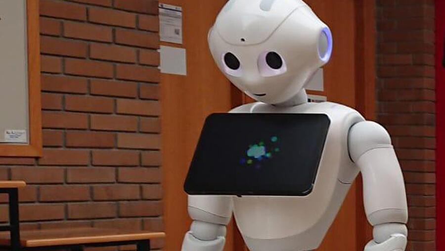 No curso abordaranse as interaccións entre persoas e robots
